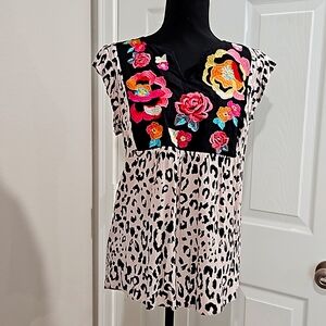 Savanna Jane Embroidered women's top.  Size medium. Cap sleeves.  Embroidery
